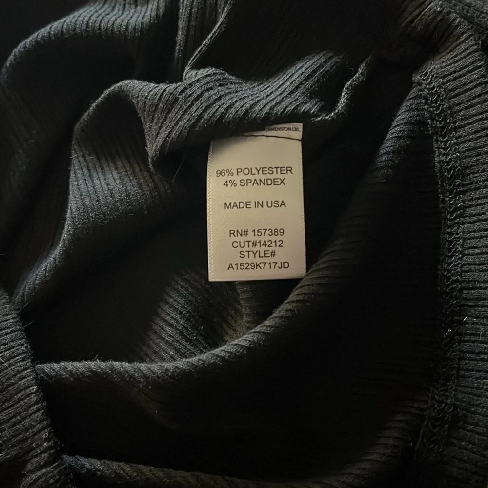 Altar'd State Turtle Neck Crop Black Top. Long Sleeves. XS very good condition - Picture 7 of 8